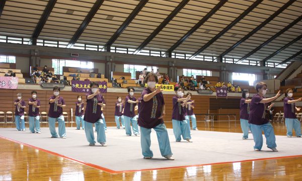 集団競技部門第１部　第１位「蒼空（そら）」チームの演武