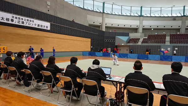 少年の部ではジュニア選手たちが白熱の演武をみせる