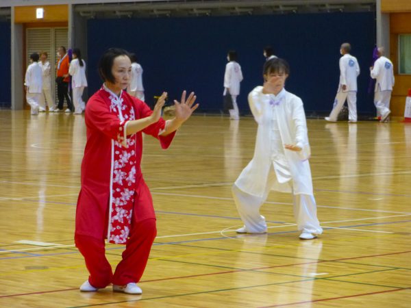 60歳～64歳の部 優勝 竹澤圭子（静岡市・奥）２位　佐野好美（静岡市・前）