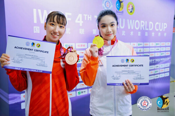 銅メダルを獲得した池内佳奈選手(左)