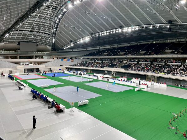 大会は各6コートで行われた