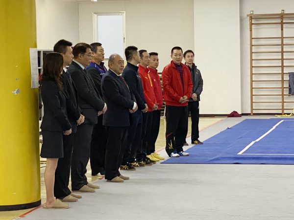 岡﨑温会長代行と川﨑雅雄専務理事から激励の挨拶が行われた