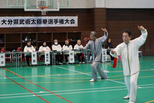 日頃の練習の成果を発揮する選手