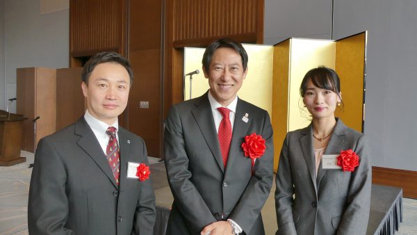 鈴木大地・スポーツ庁長官と。写真右、齋藤志保選手、写真左、孔祥東選手強化委員会委員長