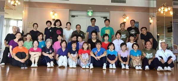 特別講師の中村先生を囲んでの、長拳・太極拳合宿の様子