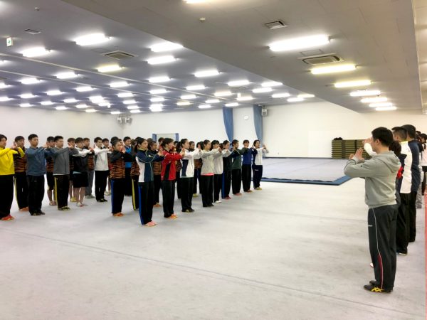 一日の最後は参加選手全員で抱拳礼