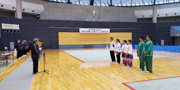 今大会からの新種目・ペア24式太極拳（自選）の表彰の様子