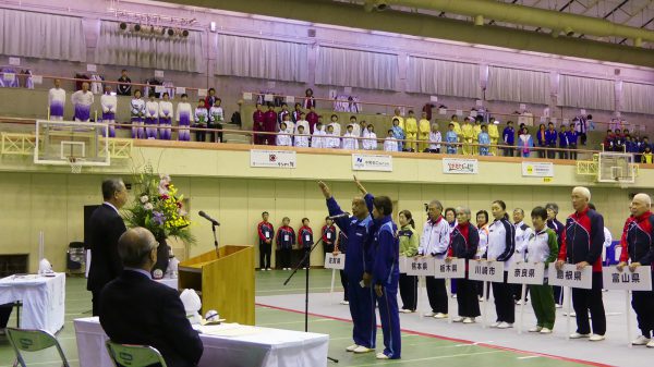 選手宣誓を行う和歌山県代表選手