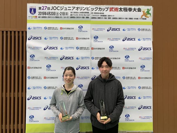 JOCカップを獲得した香取尚弥選手（右）と 毛塚来美選手（左）