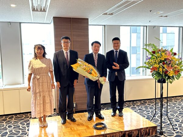 懇親会には陳諍文化部公使参事官らにご出席いただいた