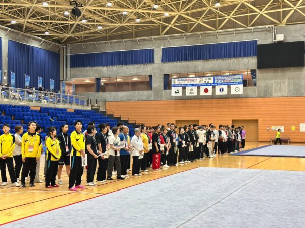 開会式にて、全国の代表選手・監督が並び立つ荘厳なひととき