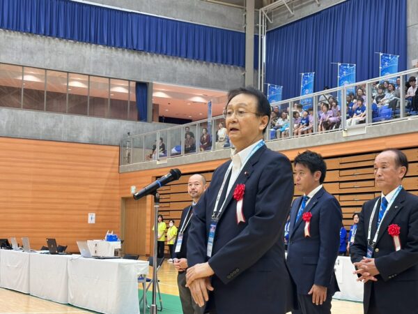 江渡聡徳青森県連会長による開会宣言