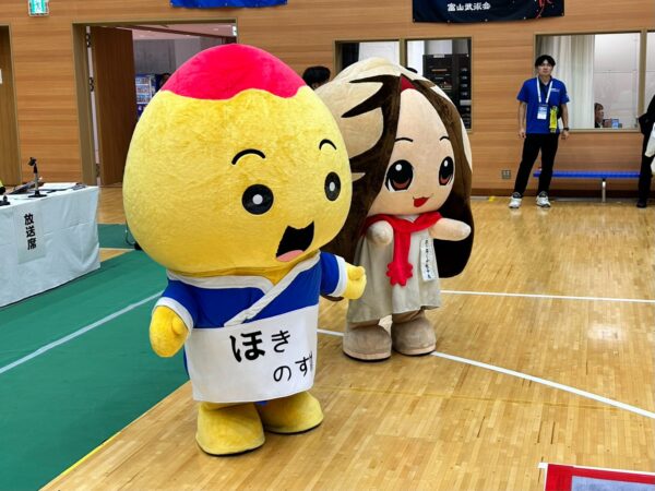 会場には「ホッキーナちゃん」と「ほきのすけ」も登場