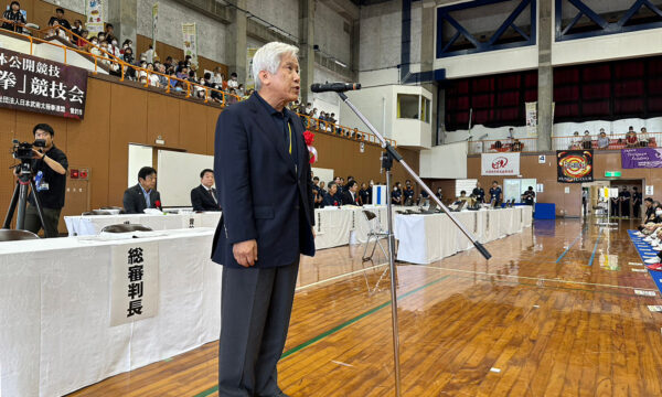 有馬勝博鹿児島県連理事長による開会宣言