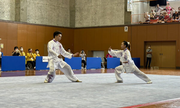 内田愛コーチと金丸拳也選手によるペア総合太極拳