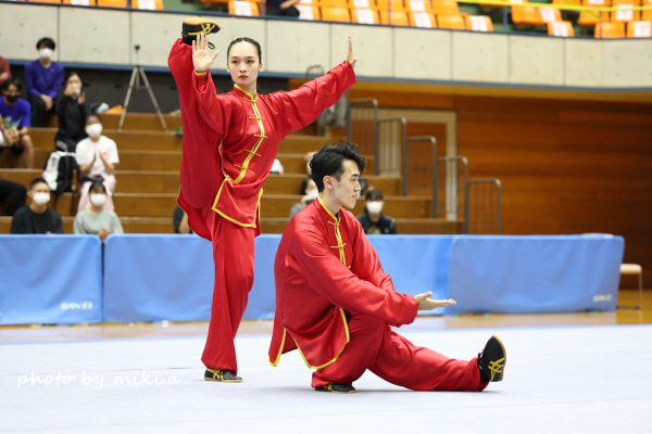 荒谷友碩選手と齋藤志保選手による双人太極拳