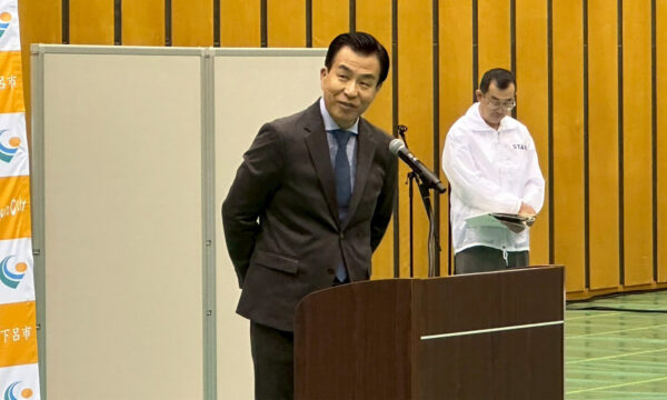 小見山幸治岐阜県連盟会長による開会宣言