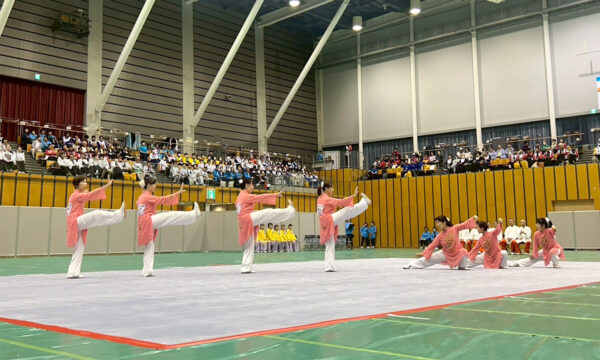 優勝を飾った大阪市「七星球」チームの演武