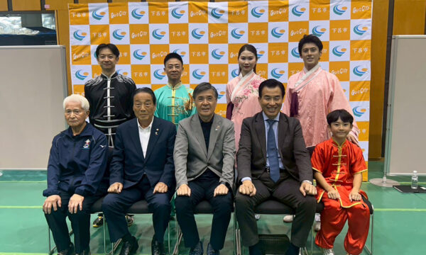 大会を祝して記念撮影