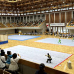 ３コートでの白熱した演武に観客は注目
