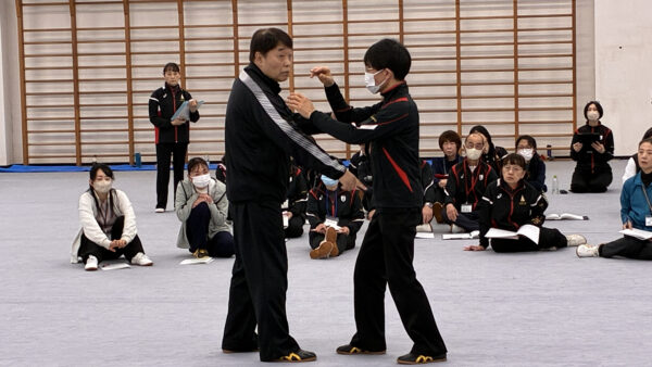 1日目に行った推手研修の様子