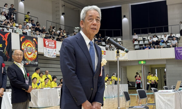 川端達夫滋賀県連盟会長による開会宣言