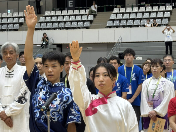 滋賀県代表、髙橋琉晟選手、本間春香選手が選手宣誓