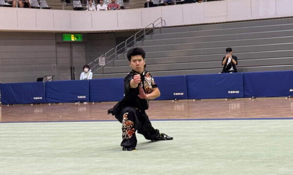成年男子長拳、圧巻のキレと力強さで会場を魅了する演武