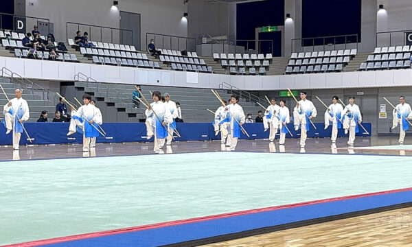 滋賀県連盟チームによる24式太極棍の集団演武