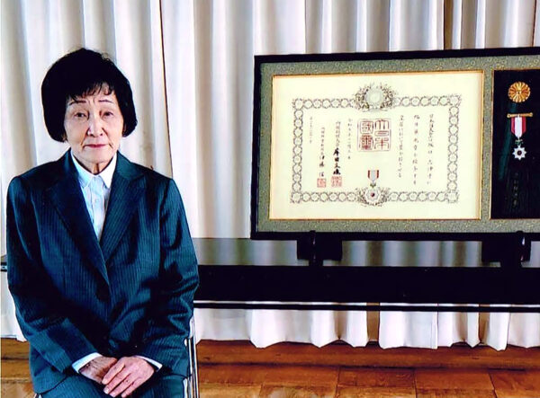 旭日単光章を受章された坂口志津子・石川県連盟前理事長