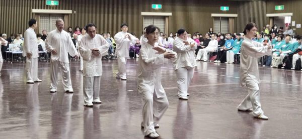 各チーム堂々と表演