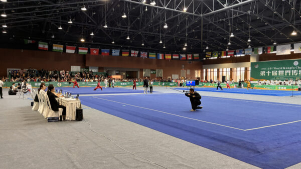 国際組は3コートで実施