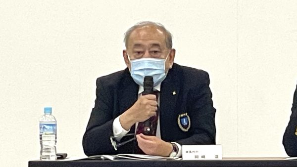 岡﨑会長代行より開会の挨拶が行われた