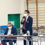 開会にあたり加藤勝信会長のご挨拶を 代読される川﨑雅雄副会長