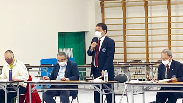 開会にあたり加藤勝信会長のご挨拶を
代読される川﨑雅雄副会長