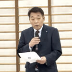 開会にあたり加藤勝信会長のご挨拶を代読される川﨑雅雄副会長
