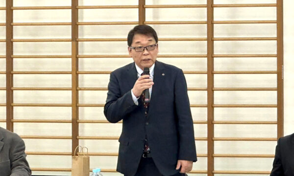 代表理事報告を行う川﨑雅雄副会長