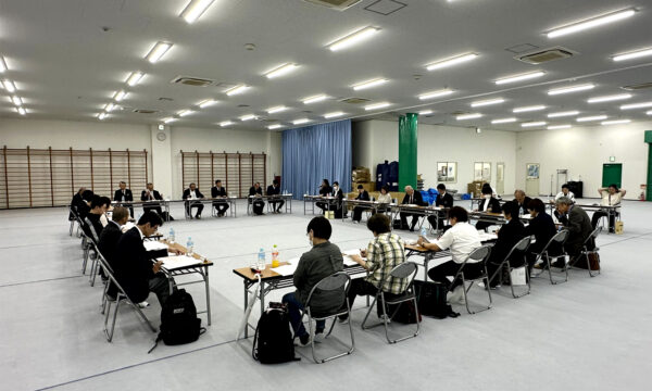 理事20人、監事１人、陪席者６人が出席し各議案を審議