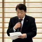 開会にあたり加藤勝信会長のご挨拶を代読される川﨑雅雄副会長