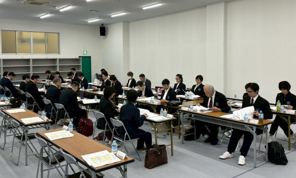 理事会には理事19人監事２人ほかが参席