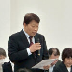 開会にあたり挨拶を述べる川﨑雅雄副会長