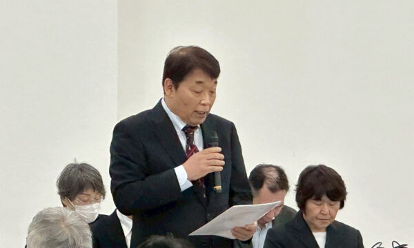 開会にあたり挨拶を述べる川﨑雅雄副会長