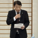 開会にあたり加藤勝信会長のご挨拶を代読される川﨑雅雄副会長