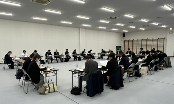 理事18人、監事2人、陪席者5人が出席し各議案を審議