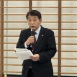 開会にあたり加藤勝信会長のご挨拶を川﨑雅雄副会長が代読