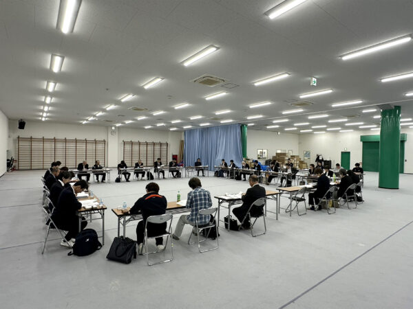 理事19人、監事2人、陪席者8人が出席し各議案を審議