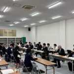 理事会には理事18人監事2人ほかが参席