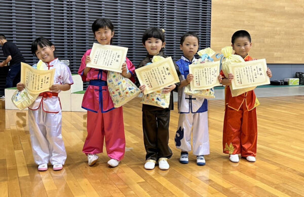 最年少選手賞をもらって記念撮影