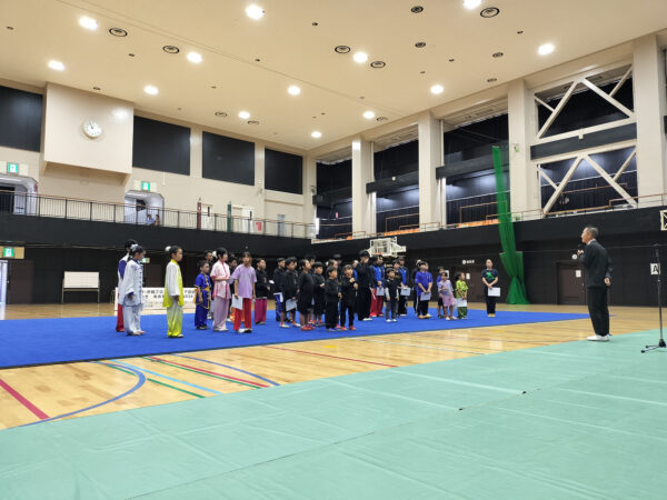 閉会の挨拶を述べる福岡県連盟・前田豊理事長