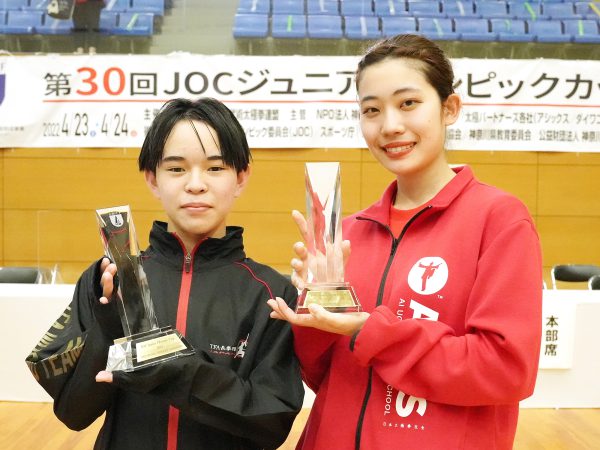 JOCカップを獲得した大木宙選手（左）と瀨戸たま選手（右）